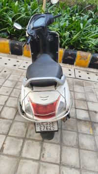 White Honda Activa 5G