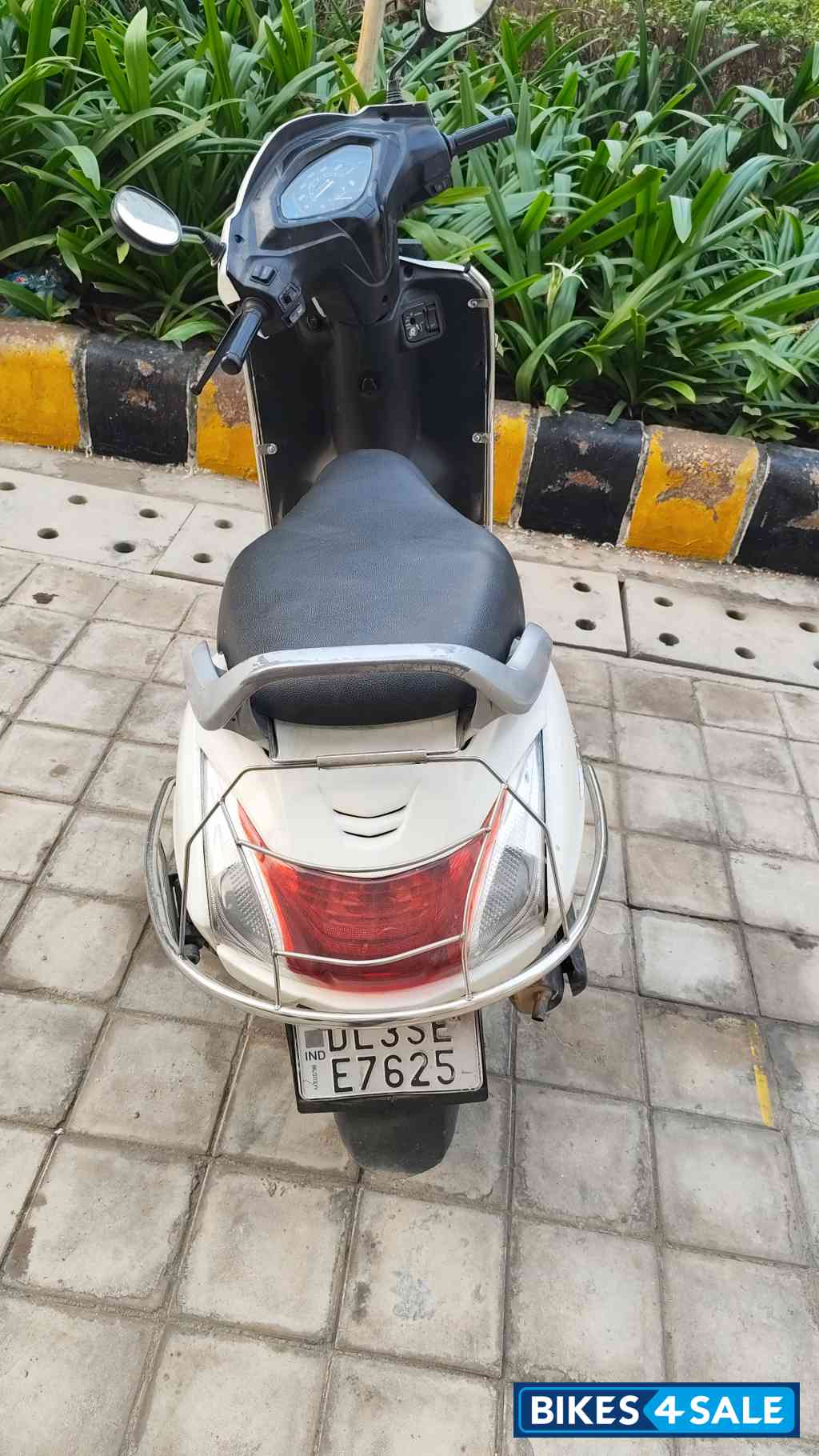 White Honda Activa 5G