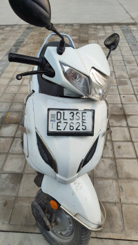 White Honda Activa 5G