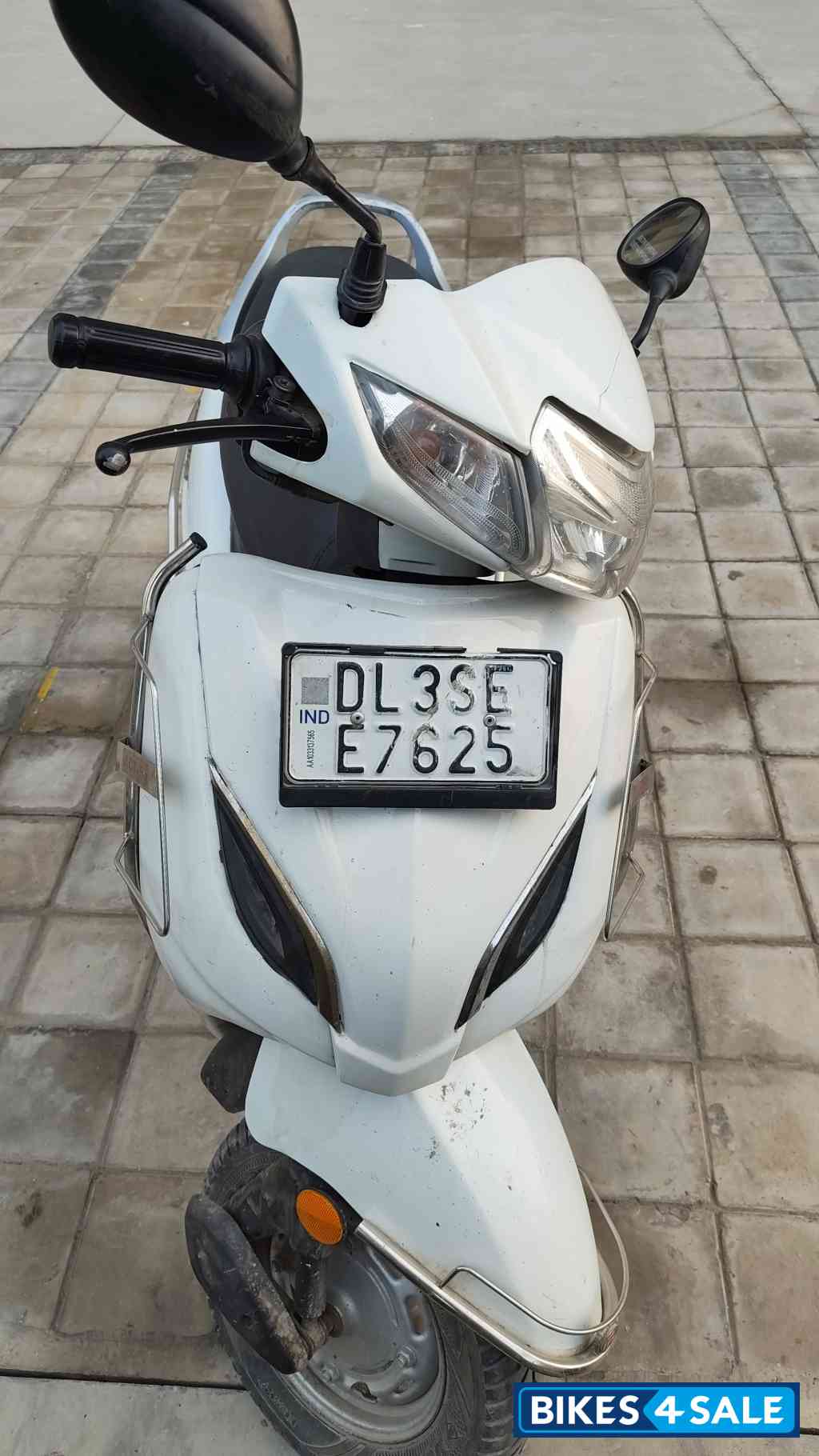 White Honda Activa 5G
