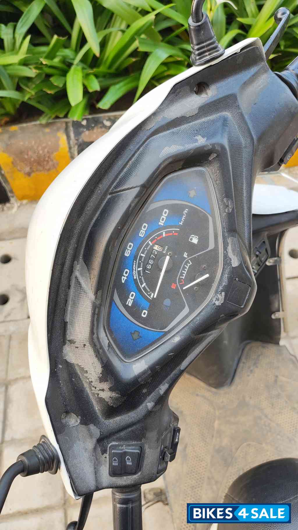 White Honda Activa 5G