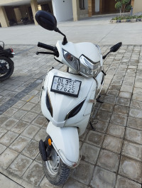 White Honda Activa 5G