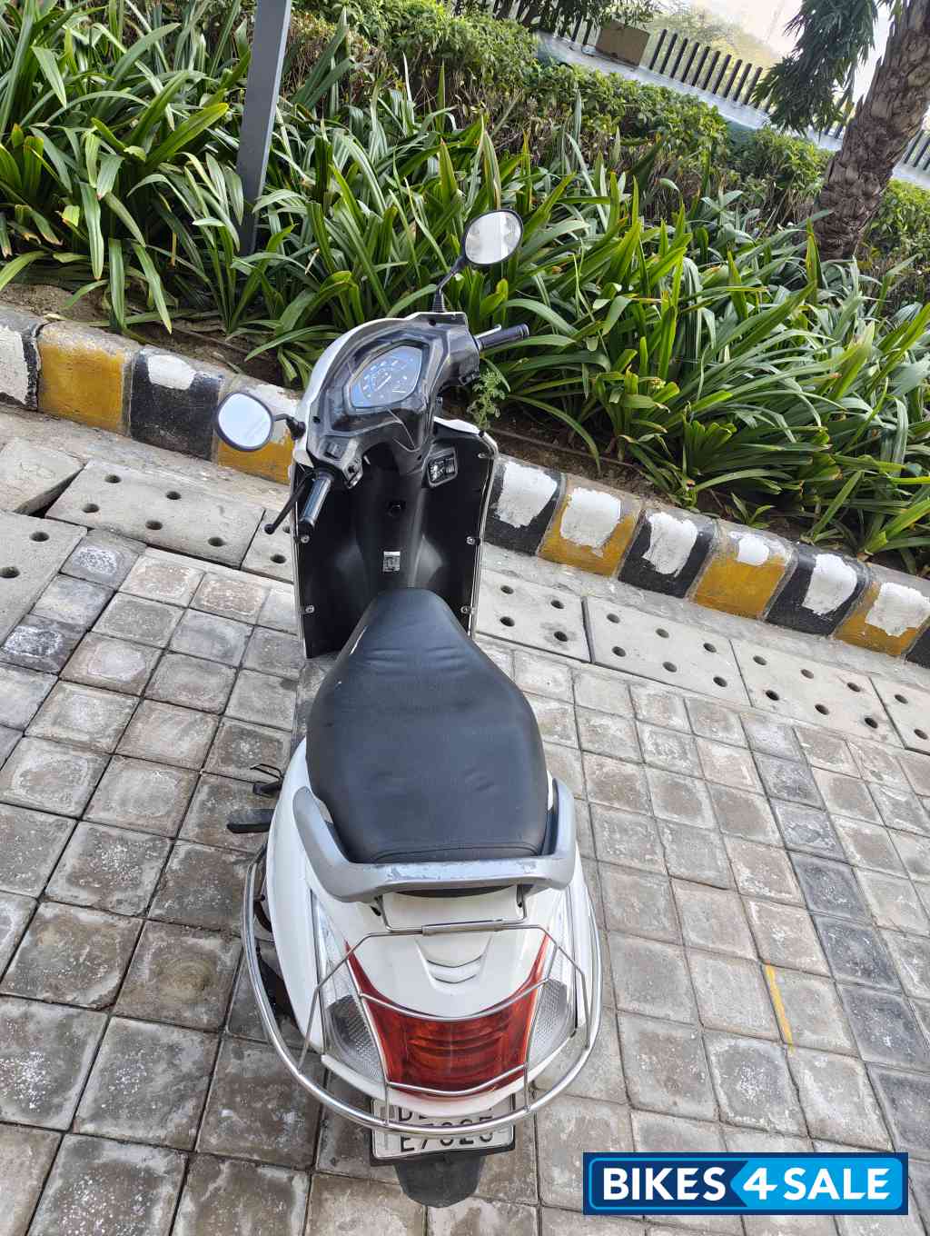 White Honda Activa 5G