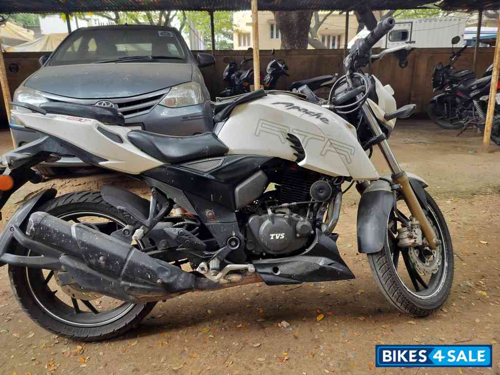 White TVS Apache RTR 200 4V