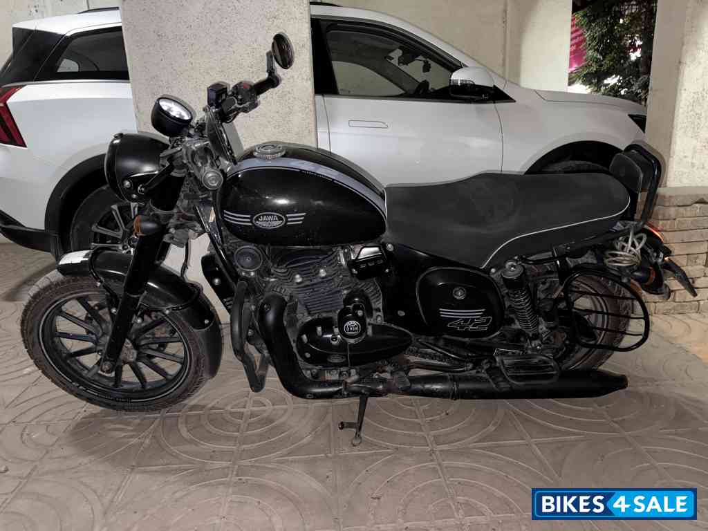 Jawa 42 Dual Channel ABS AllStar Black