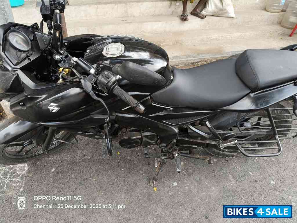 Black Bajaj Pulsar AS 150 Black Bajaj Pulsar AS 150