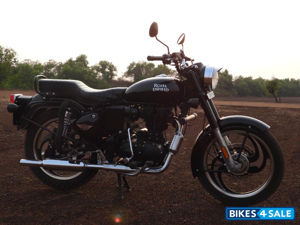 Black Royal Enfield Bullet 350 ES BS6