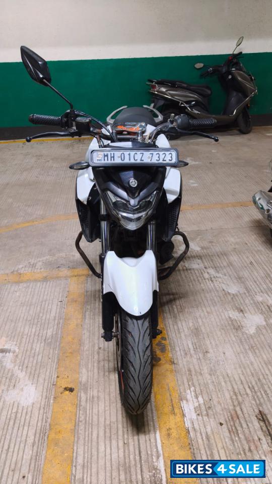 White Yamaha FZ25