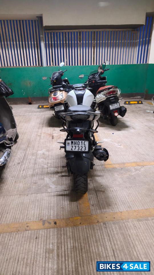 White Yamaha FZ25 White Yamaha FZ25