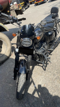 Yezdi Roadster Dark 2022 Model