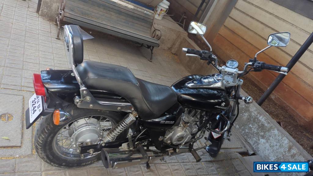 Black Bajaj Avenger 220 DTS-i