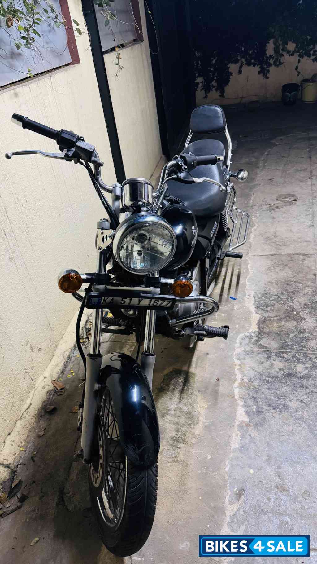 Bajaj Avenger 220 DTS-i