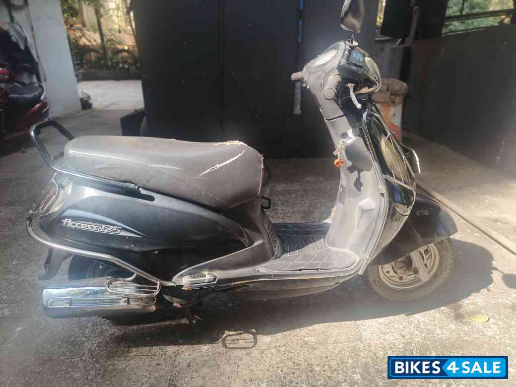 Black Suzuki Access 125