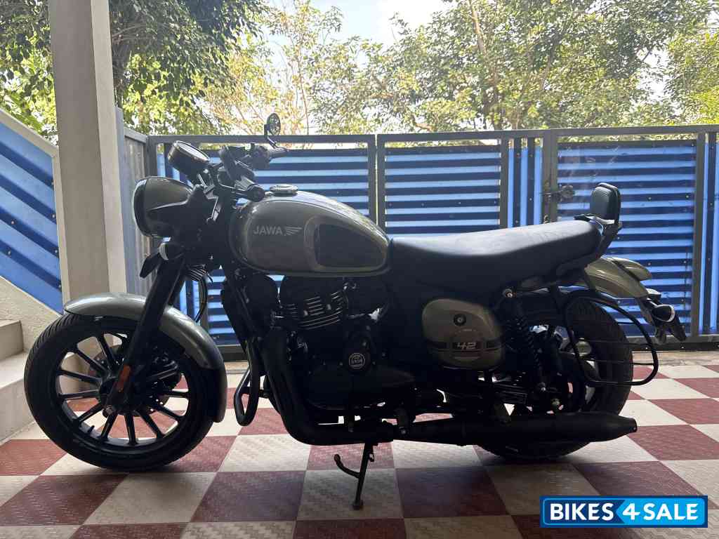 Jawa 42 Dual Channel ABS Cosmic Carbon