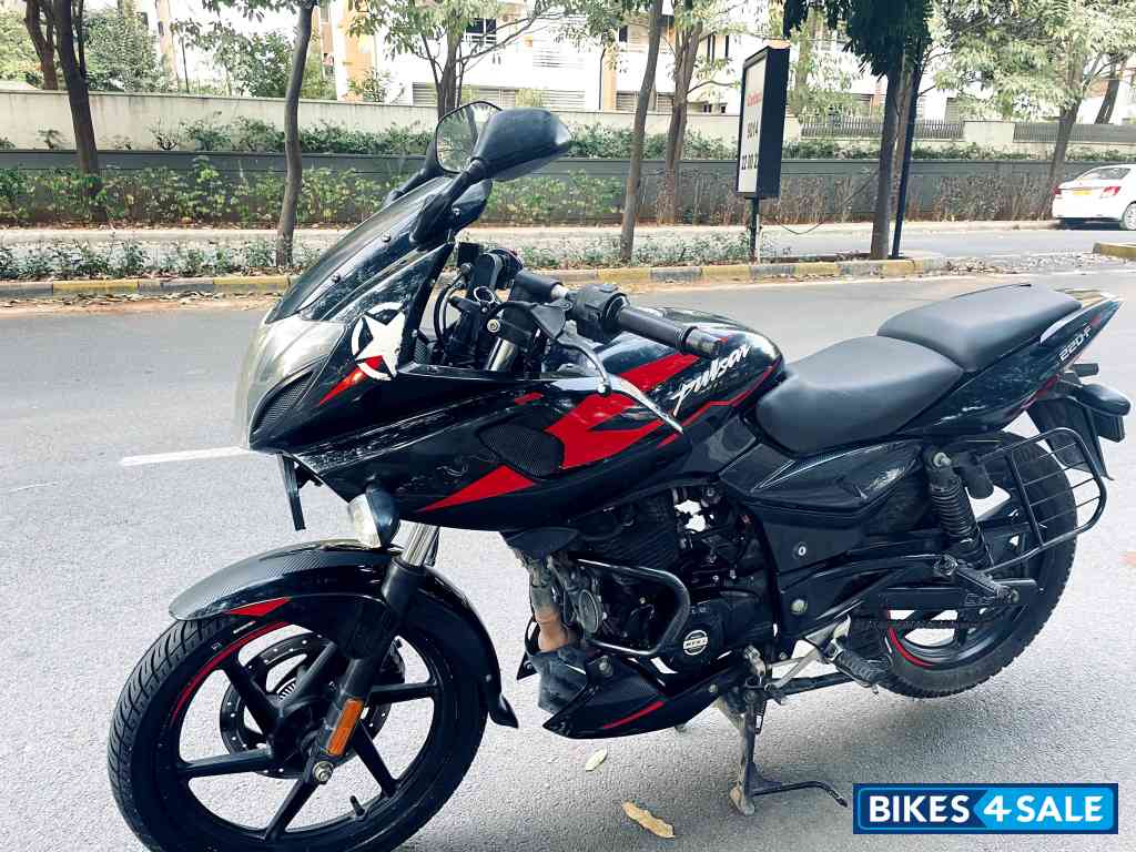 Bajaj Pulsar 220 DTSFi