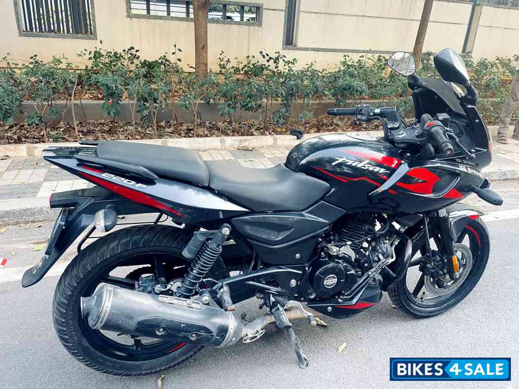 Bajaj Pulsar 220 DTSFi