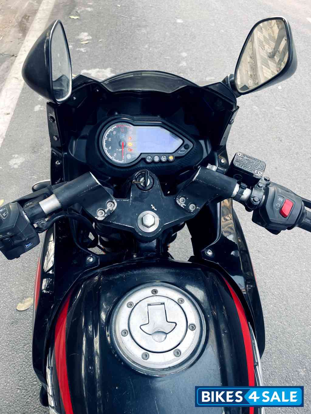Bajaj Pulsar 220 DTSFi