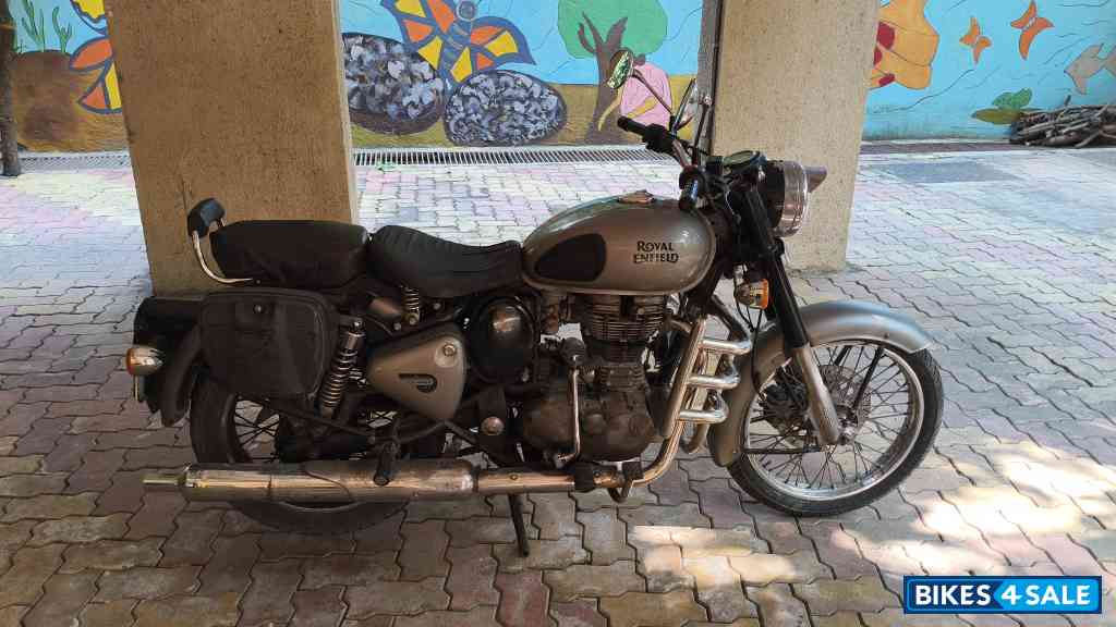 Gun Metal Grey Royal Enfield Classic Gunmetal Grey