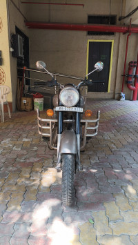 Gun Metal Grey Royal Enfield Classic Gunmetal Grey