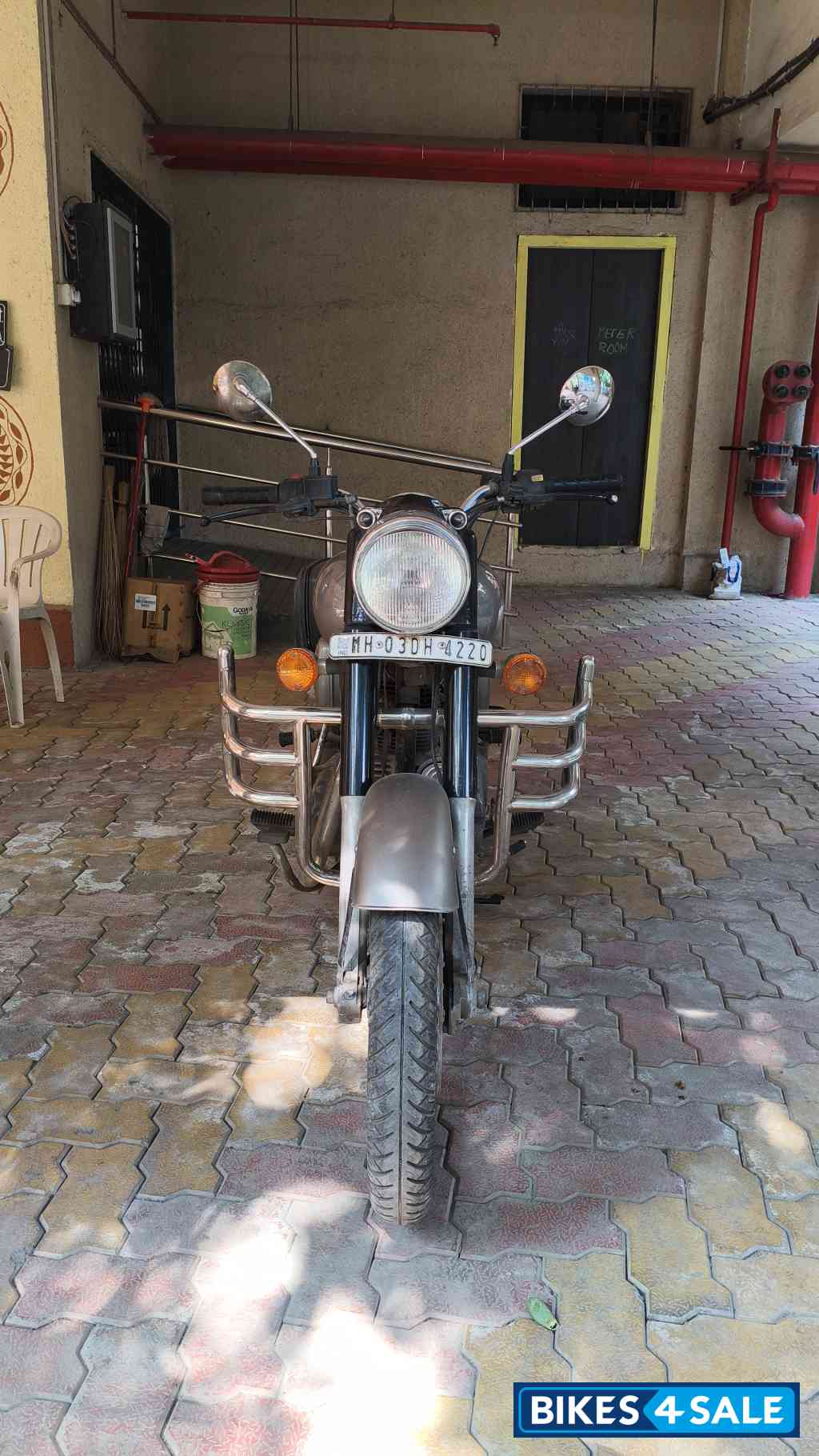 Gun Metal Grey Royal Enfield Classic Gunmetal Grey