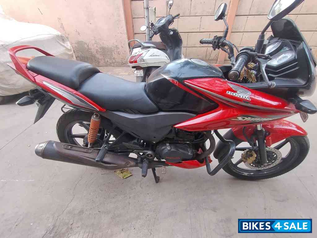 Red Honda CBF Stunner