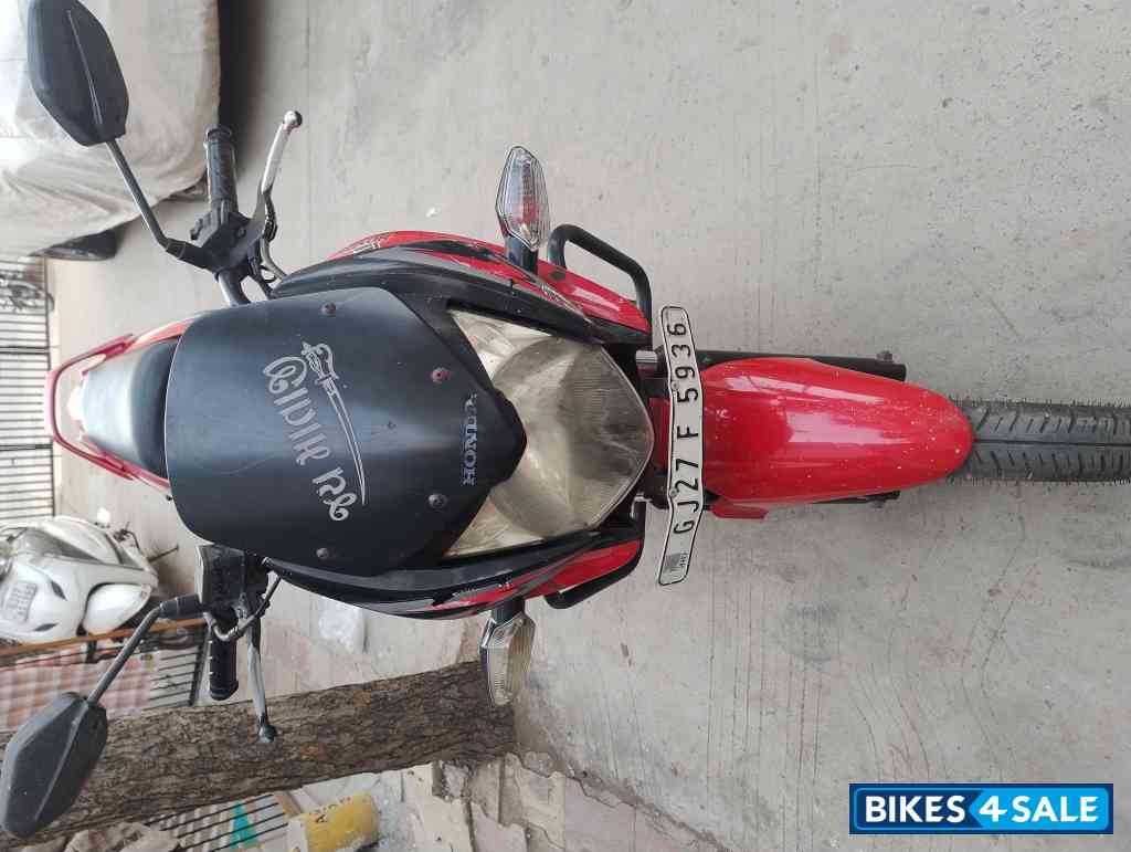 Red Honda CBF Stunner