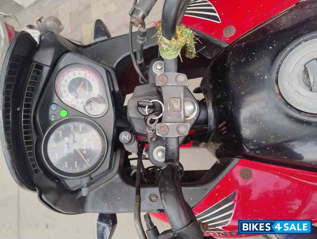 Red Honda CBF Stunner