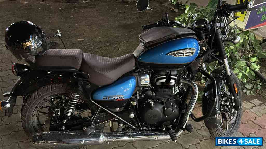 Blue Royal Enfield Meteor 350 Supernova