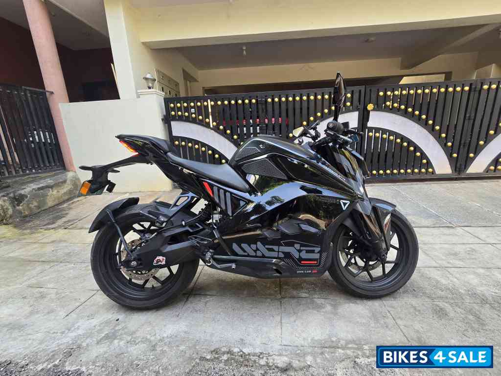 Cosmic Black Ultraviolette F77 Mach 2