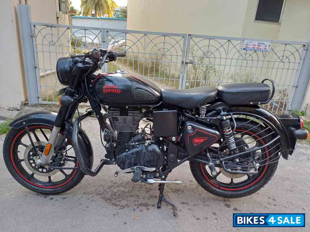 Stealth Black Royal Enfield Classic Stealth Black