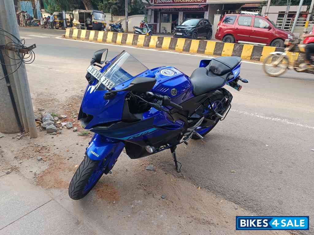 Yamaha R15 V4