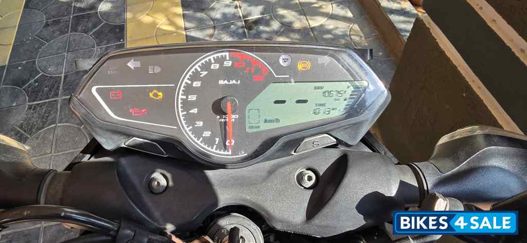 Brooklyn Black Bajaj Pulsar N160