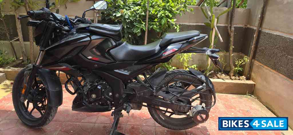 Brooklyn Black Bajaj Pulsar N160