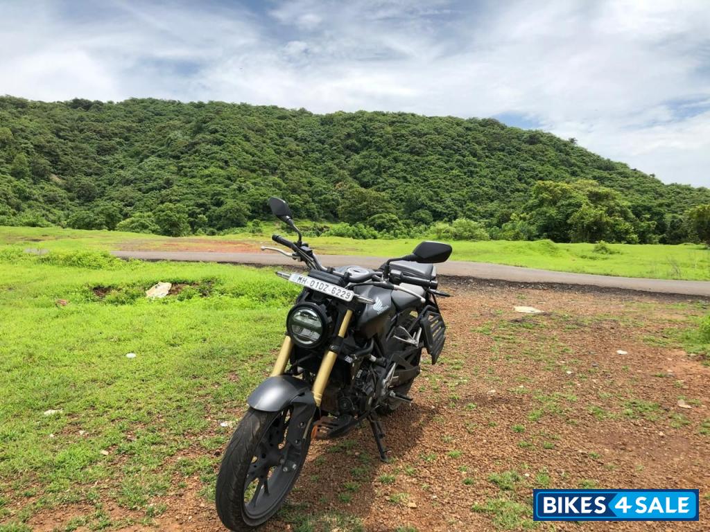Black Honda 2022 CB300R