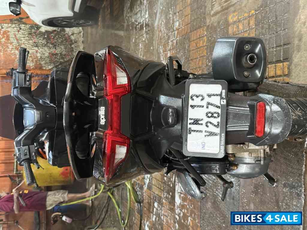 Black Aprilia SXR 160