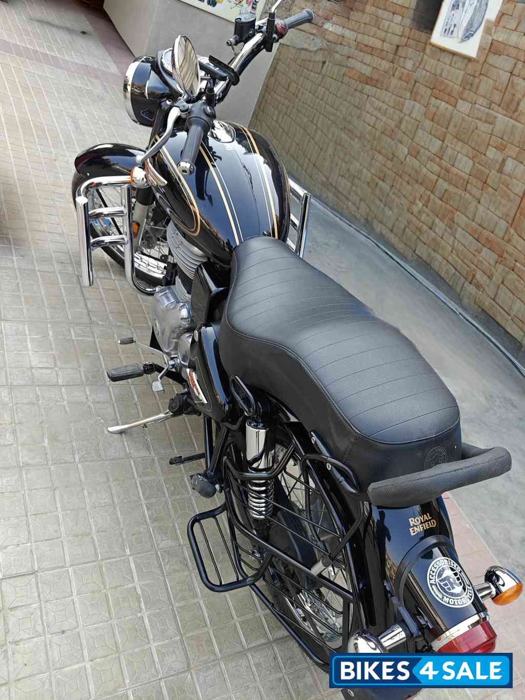 Black Royal Enfield Bullet Standard 350