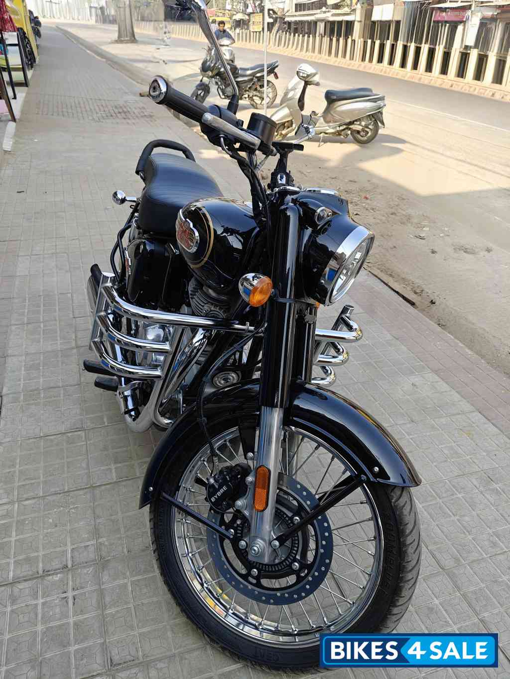 Black Royal Enfield Bullet Standard 350