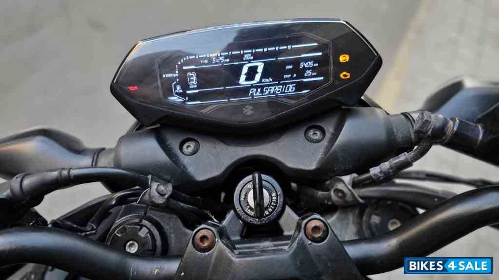 Black Bajaj Pulsar N160 Dual Channel ABS