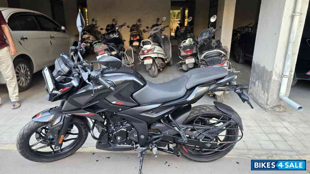Black Bajaj Pulsar N160 Dual Channel ABS