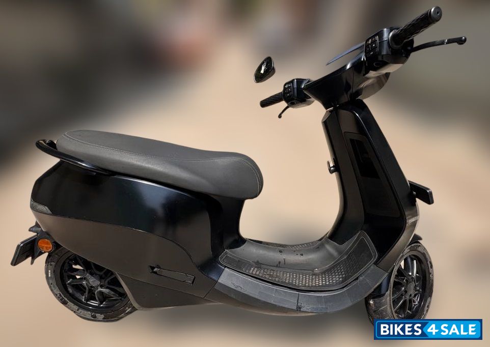 Matt Black Ola S1 Pro