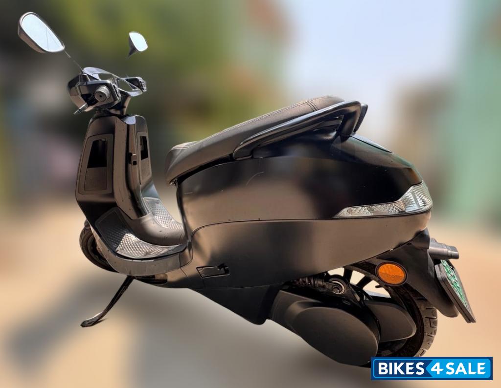 Matt Black Ola S1 Pro