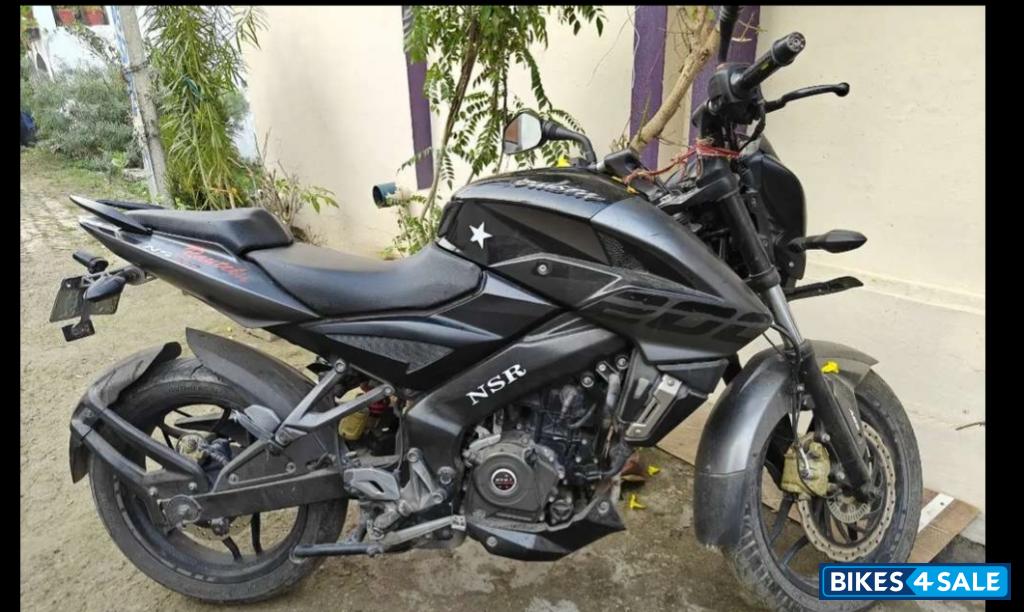 Black Bajaj Pulsar NS200