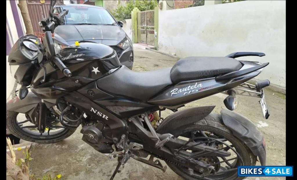 Black Bajaj Pulsar NS200