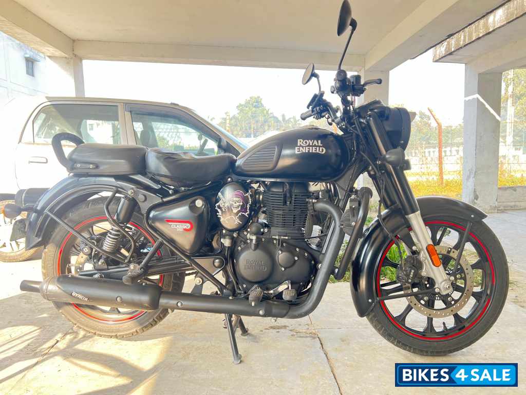 Stealth Black Royal Enfield Classic 350