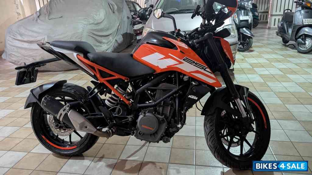 Orange KTM Duke 250