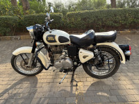 White Royal Enfield Classic 350