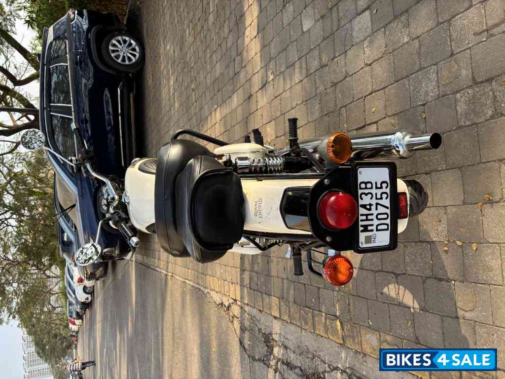 White Royal Enfield Classic 350