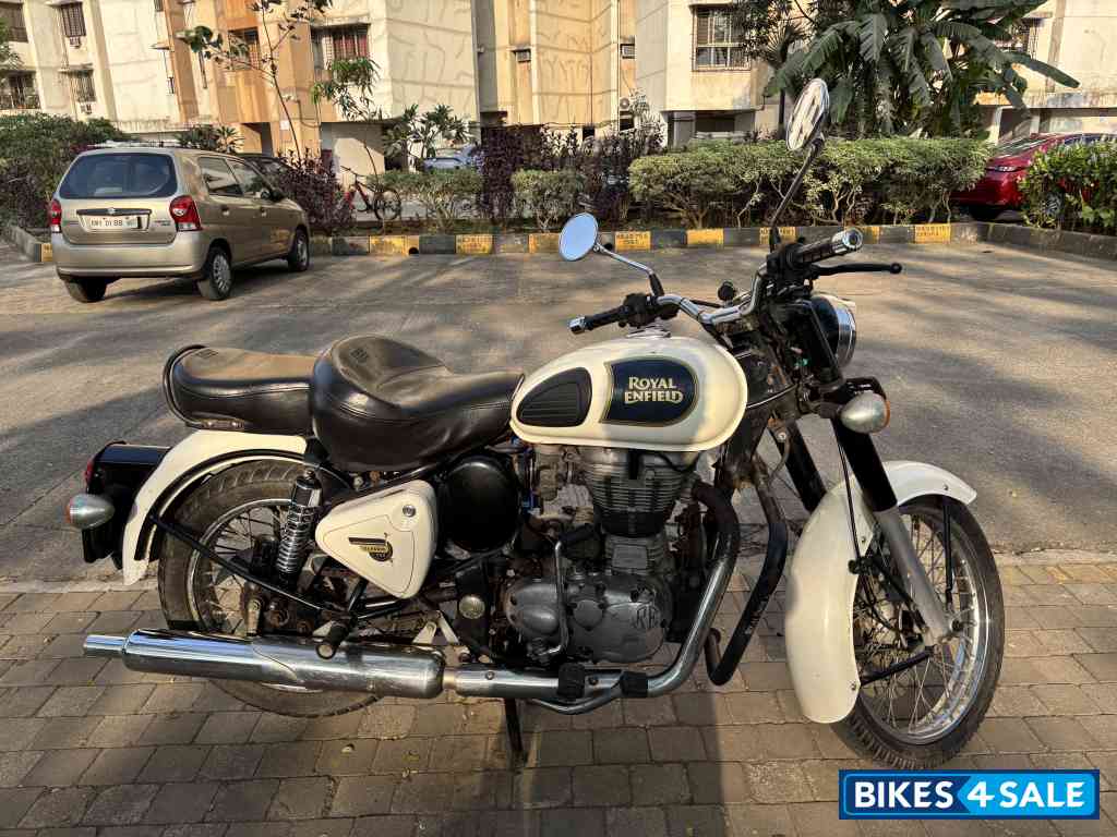 White Royal Enfield Classic 350