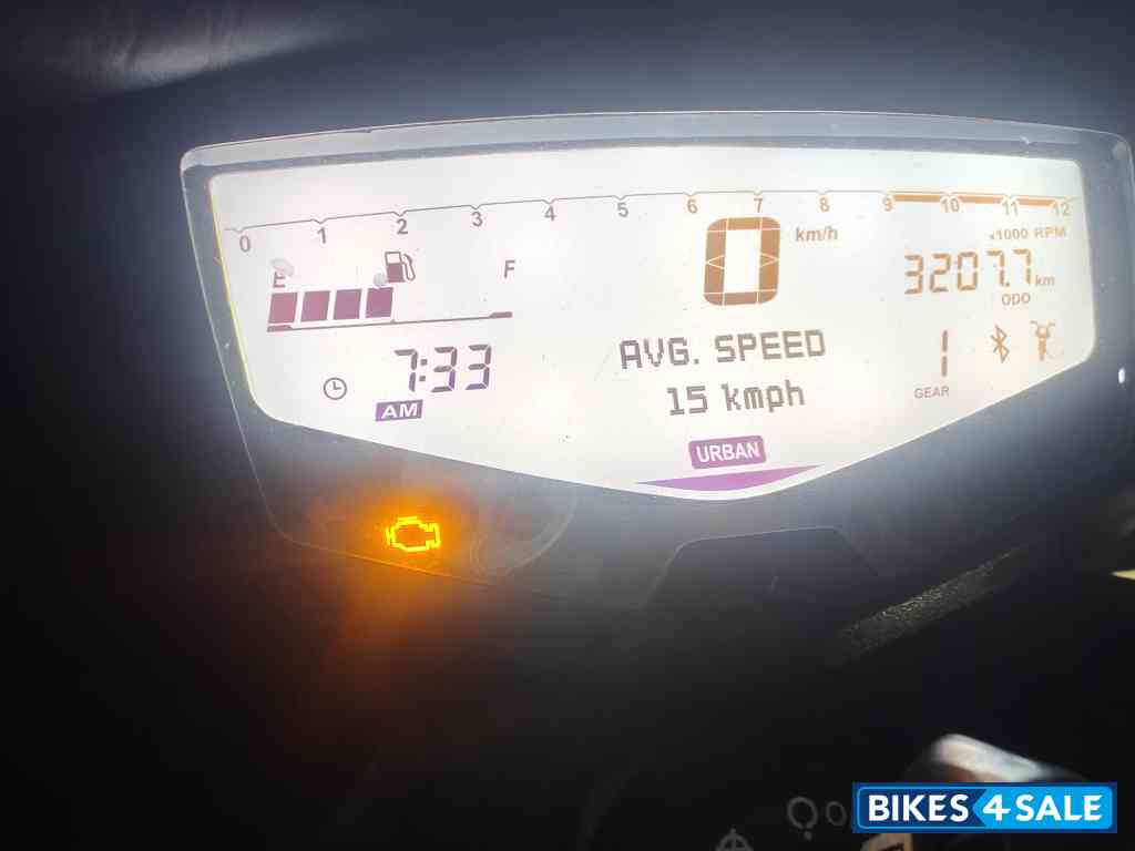 White Red TVS Apache RTR 160 4V Special Edition