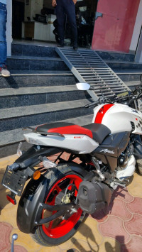 White Red TVS Apache RTR 160 4V Special Edition